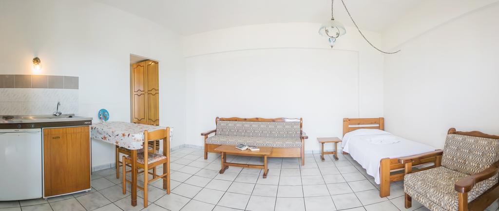 Yiannis Ηotel Foinikion Exterior photo