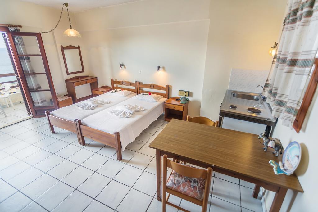 Yiannis Ηotel Foinikion Exterior photo