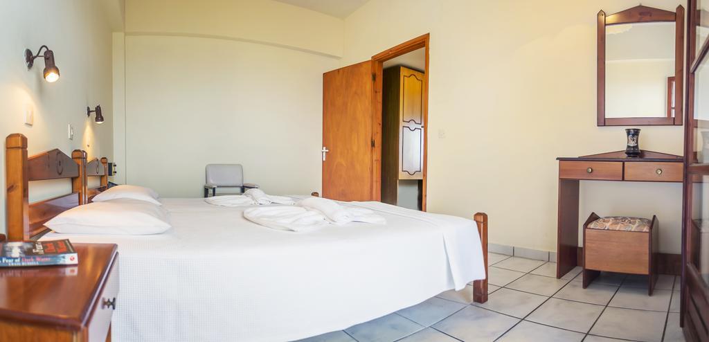 Yiannis Ηotel Foinikion Exterior photo