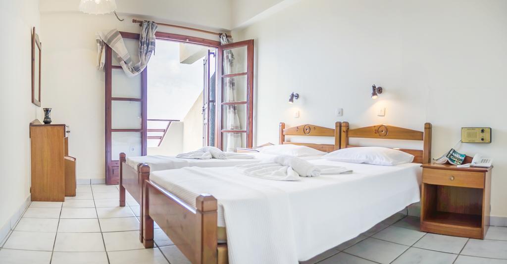 Yiannis Ηotel Foinikion Exterior photo