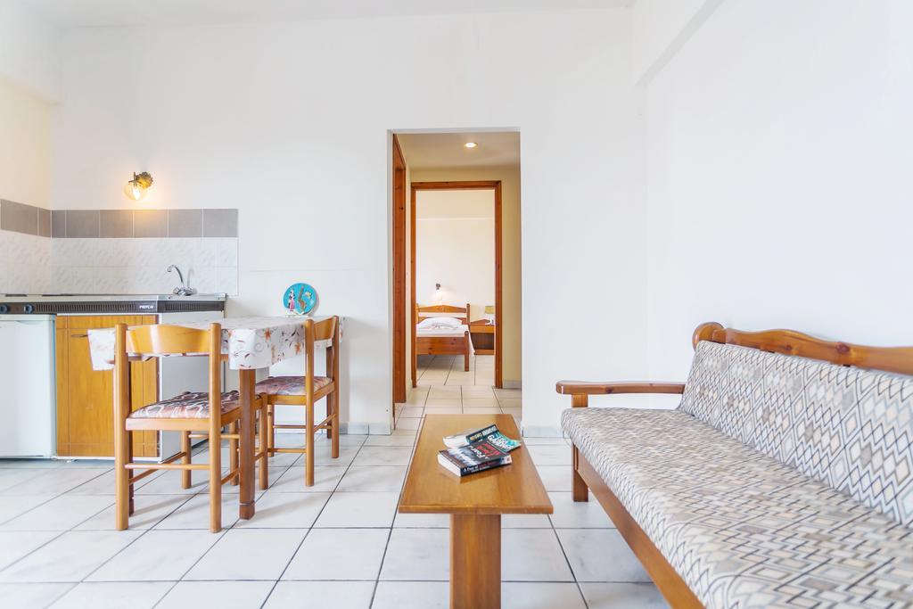 Yiannis Ηotel Foinikion Exterior photo