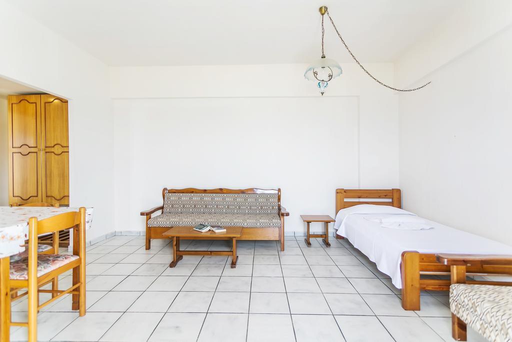 Yiannis Ηotel Foinikion Exterior photo